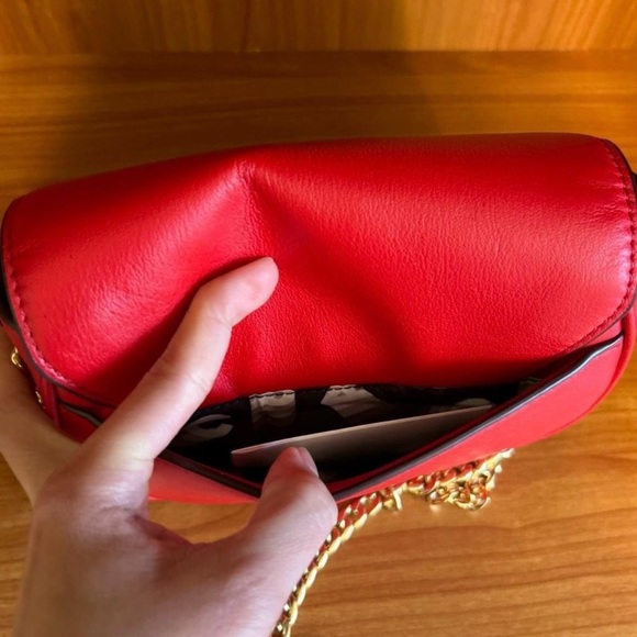 NWT Marc Jacob’s - Lipstick Red Shoulder Bag with Gold Chain - Picture 10 of 10